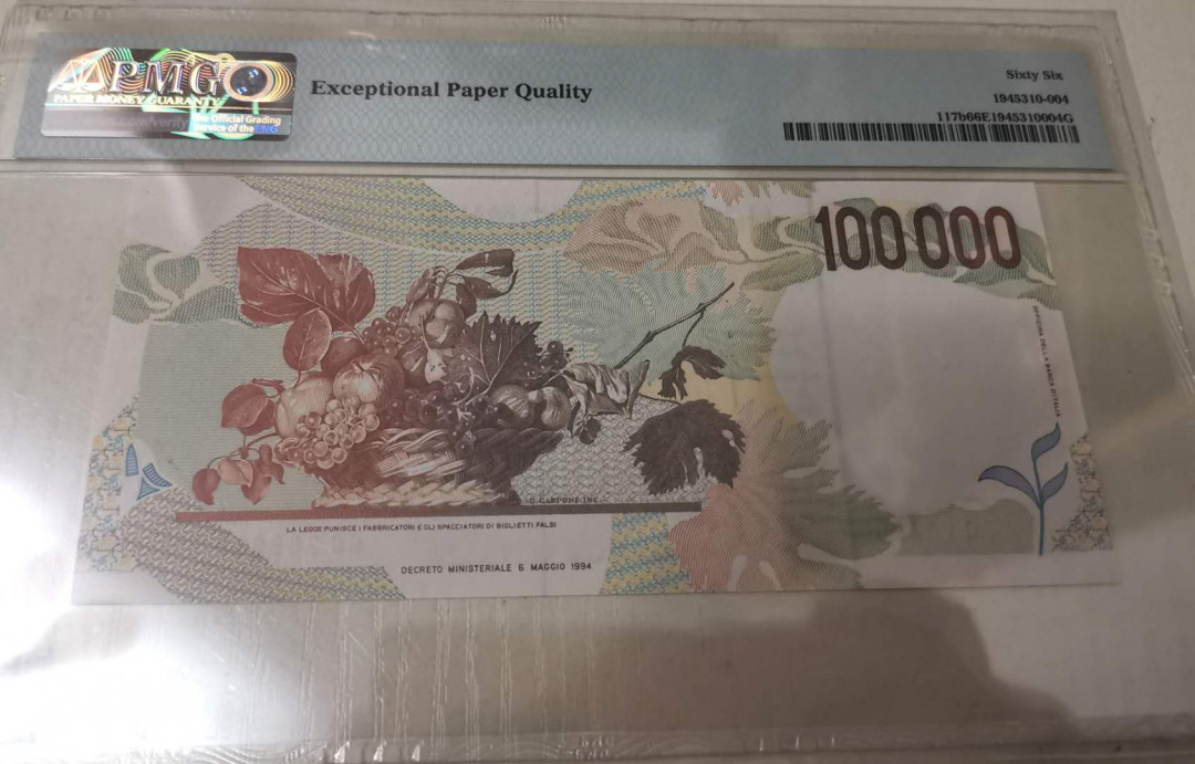 《张总收藏》32期—海外筋票 1994年意大利100'000里拉PMG66E号码不错，卡拉瓦乔