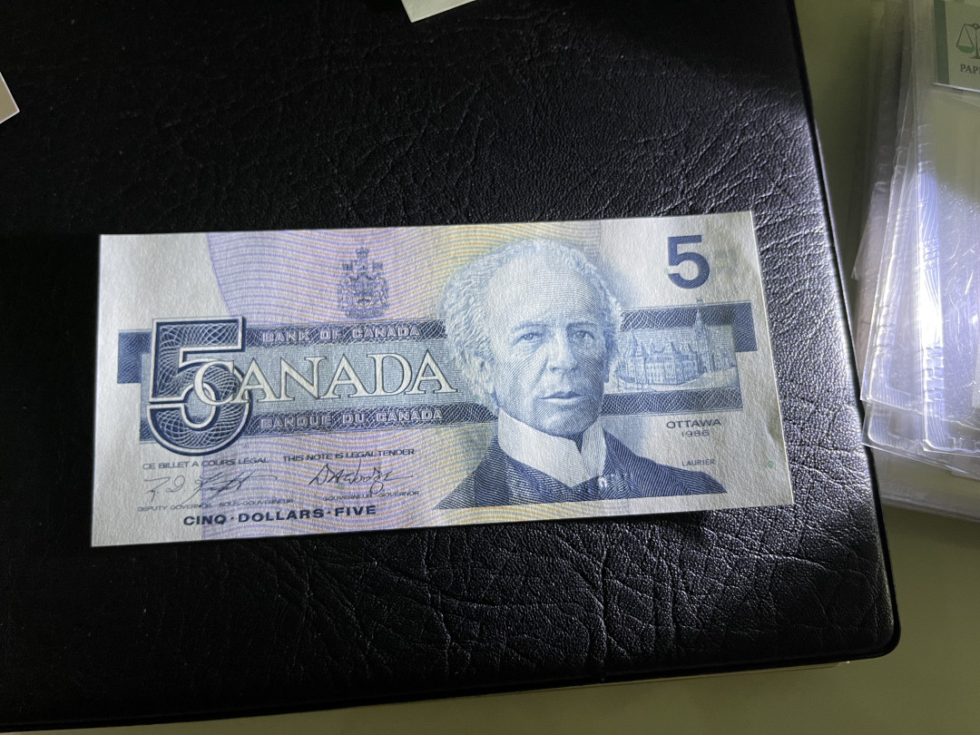 《外钞收藏家》第一百一十九期拍卖（本期106件拍品） 加拿大鸟版 2、5加元 全新UNC