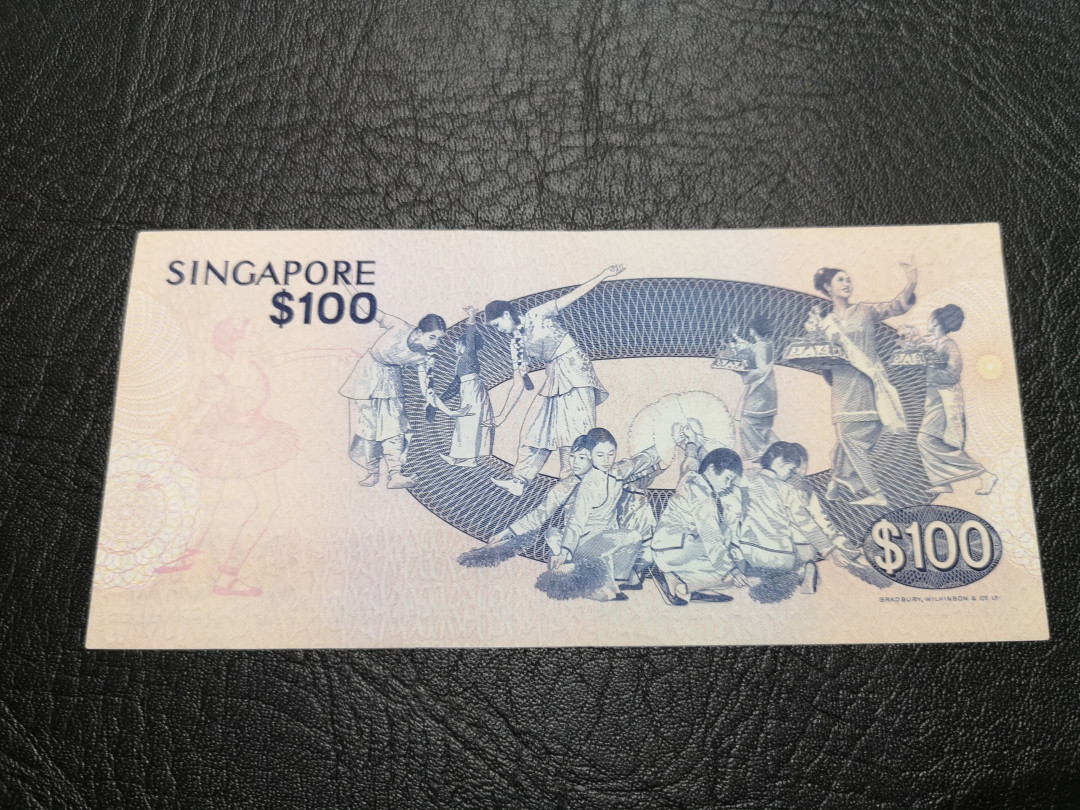 《外钞收藏家》第一百一十九期拍卖（本期106件拍品） 新加坡鸟版100元 VF品相 折有点多不够AU 纸张质感还不错