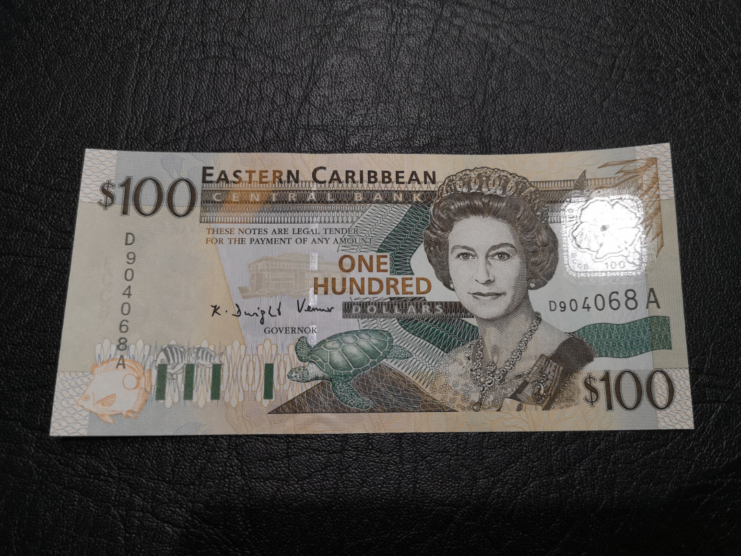 《外钞收藏家》第一百一十九期拍卖（本期106件拍品） 2010年东加勒比100 全新UNC