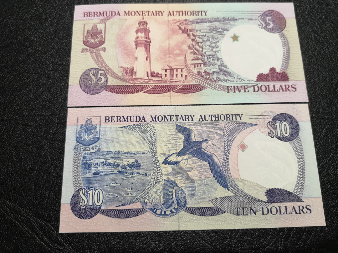 《外钞收藏家》第一百一十九期拍卖（本期106件拍品） 百慕大10、5两张 10是百位号 全新UNC