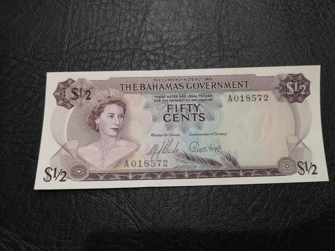《外钞收藏家》第一百一十九期拍卖（本期106件拍品） 1965年巴哈马1/2 彩背 A冠 全新UNC