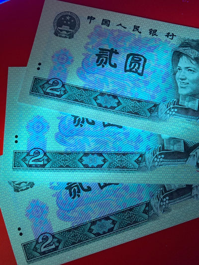 雪地情思拍场：902《BS》首发冠，也是绿翡翠荧光首发，靓号无四捆拆，爱藏评级高分，刀拆绝中绝，带组标十，都有图片，欢迎选购