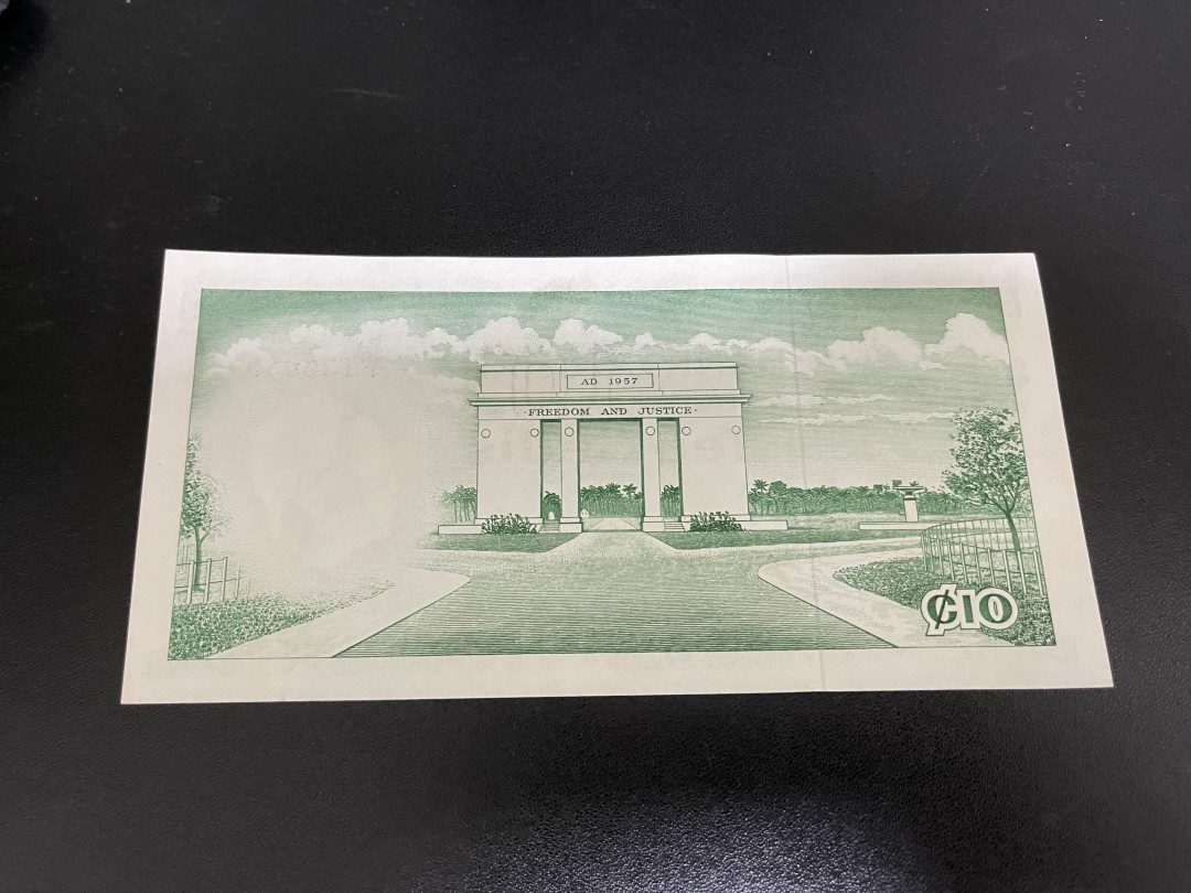 《外钞收藏家》第一百一十九期拍卖（本期106件拍品） 加纳10塞地 精致小钞 全新UNC