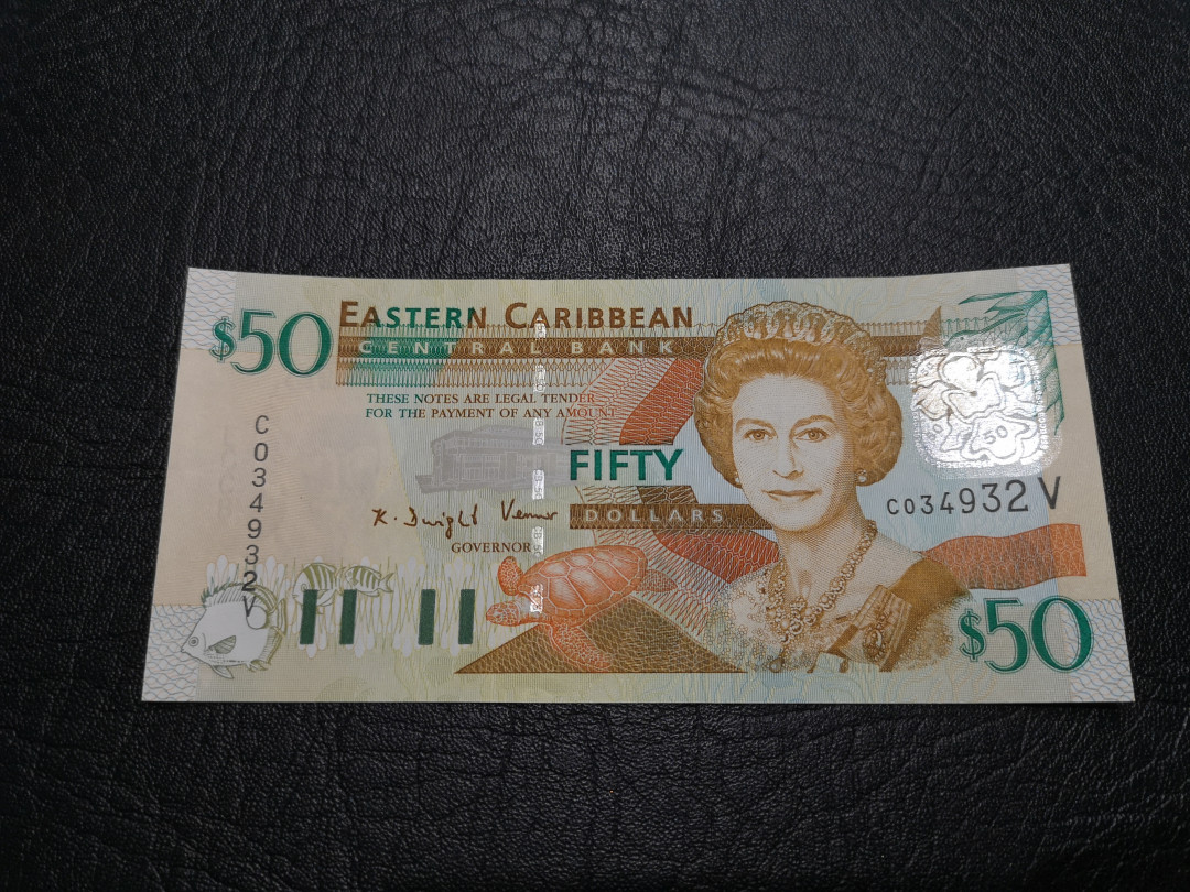 《外钞收藏家》第一百一十九期拍卖（本期106件拍品） 2010年东加勒比50 全新UNC