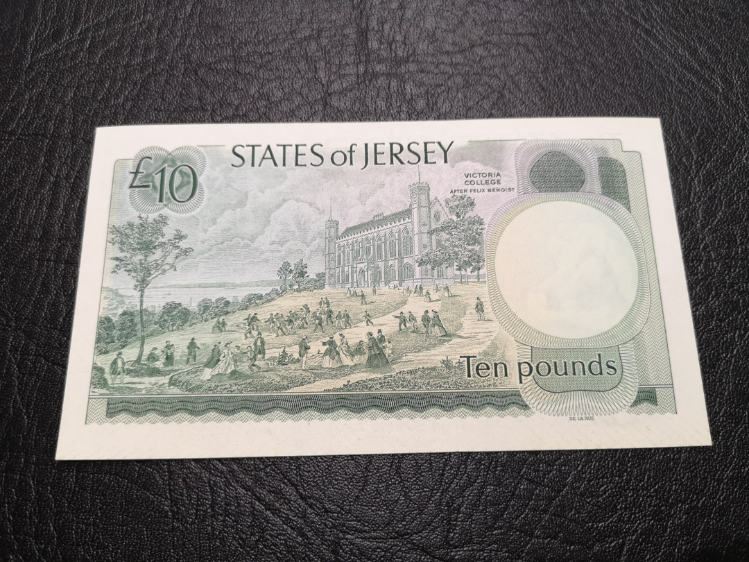 《外钞收藏家》第一百一十九期拍卖（本期106件拍品） 泽西10镑 近全新 精致小钞 轻微潮癍 30号