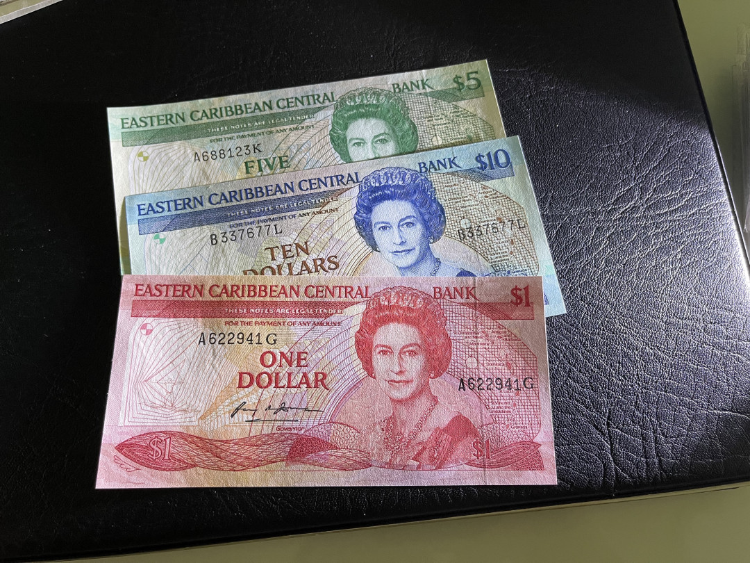 《外钞收藏家》第一百一十九期拍卖（本期106件拍品） 东加勒比1、5、10三张小套 全新UNC