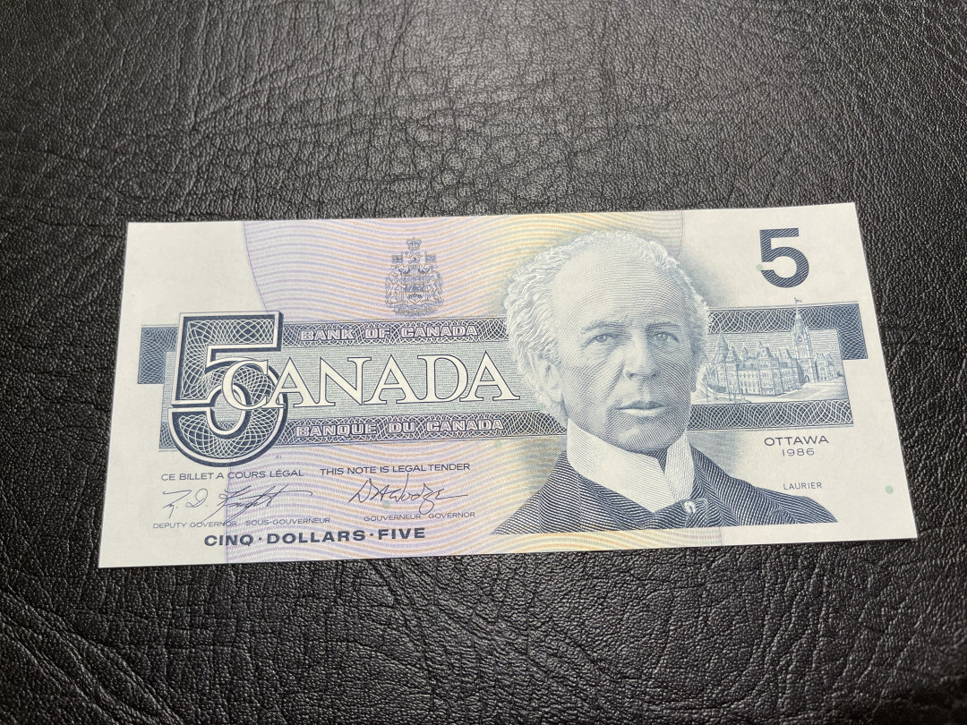 《外钞收藏家》第一百一十九期拍卖（本期106件拍品） 加拿大鸟版 2、5加元 全新UNC