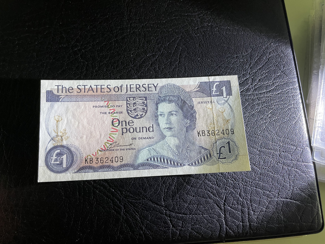 《外钞收藏家》第一百一十九期拍卖（本期106件拍品） 泽西1镑 全新UNC 精致小钞