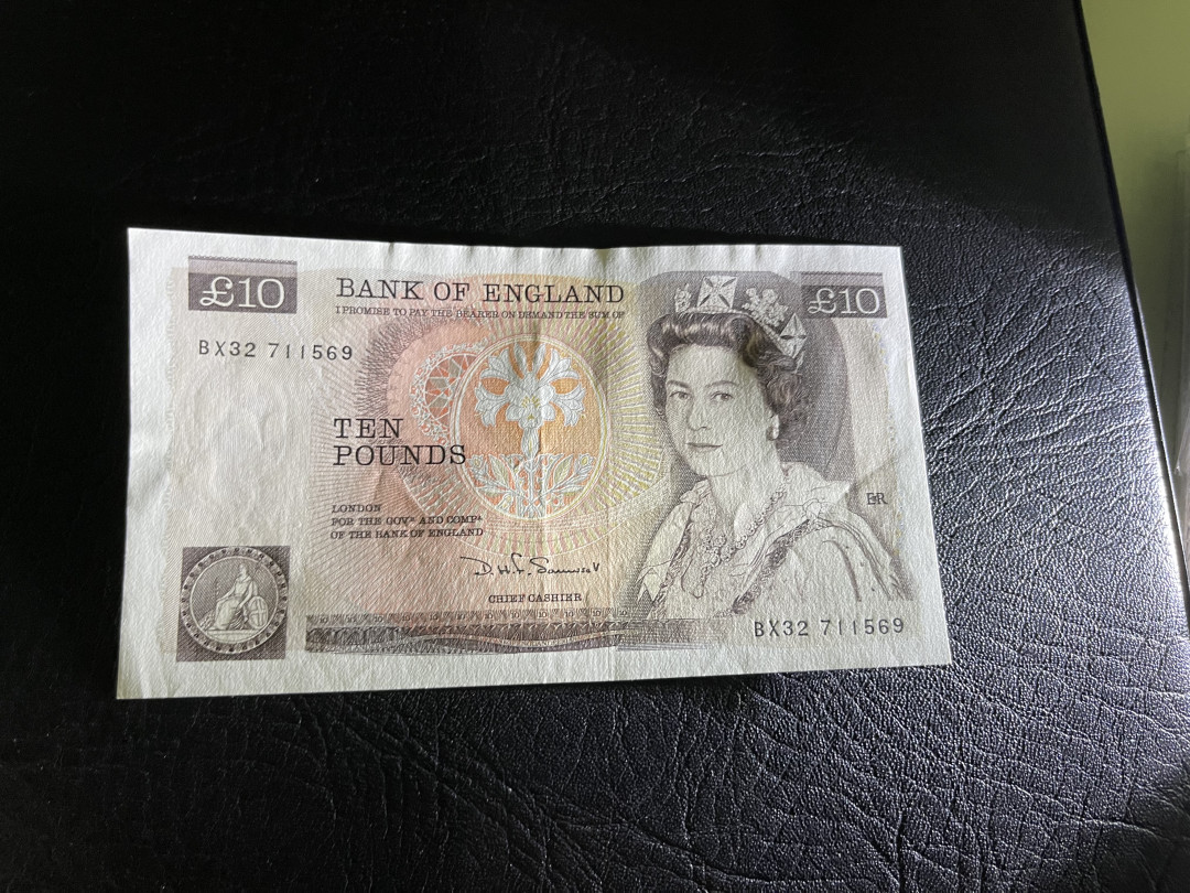 《外钞收藏家》第一百一十九期拍卖（本期106件拍品） 英国D序列10镑 AU 有大面积癍