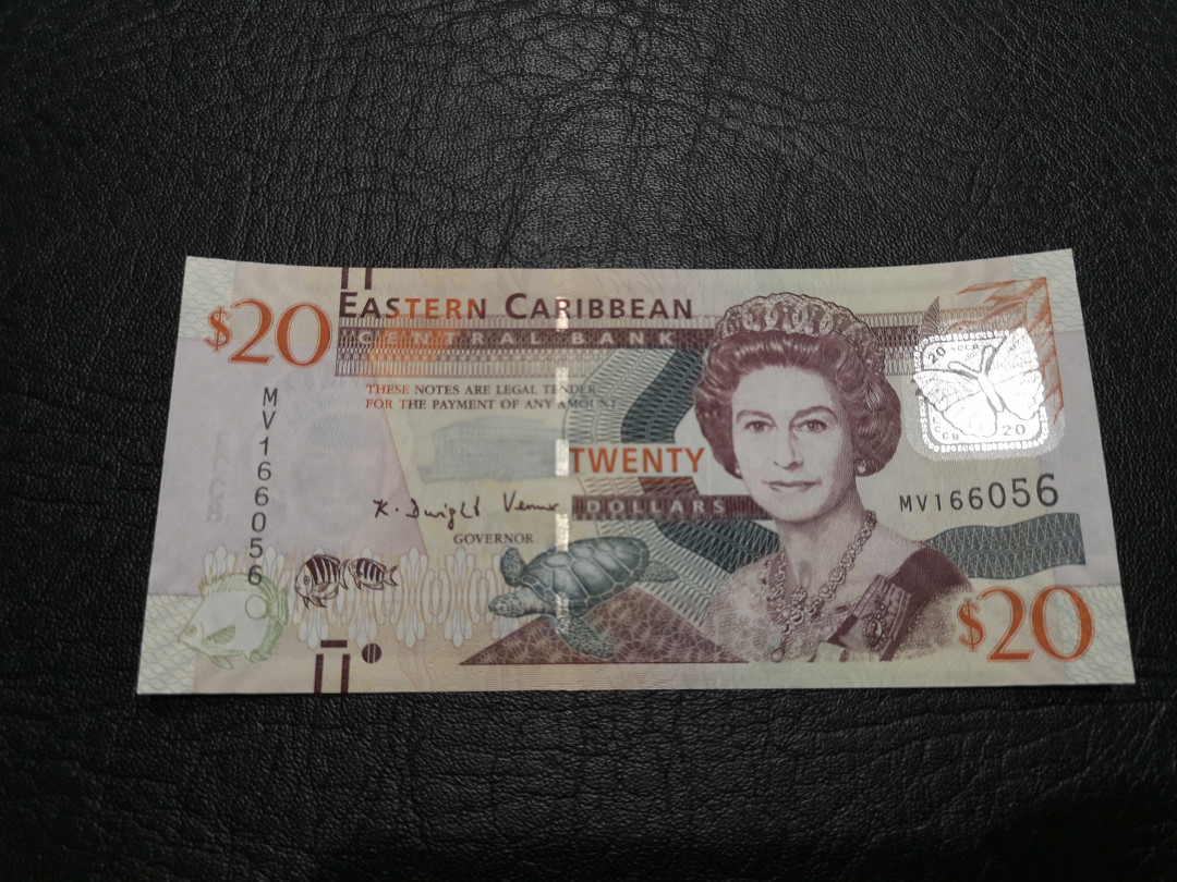 《外钞收藏家》第一百一十九期拍卖（本期106件拍品） 2010年东加勒比20、10、5 三张 小套 全新UNC