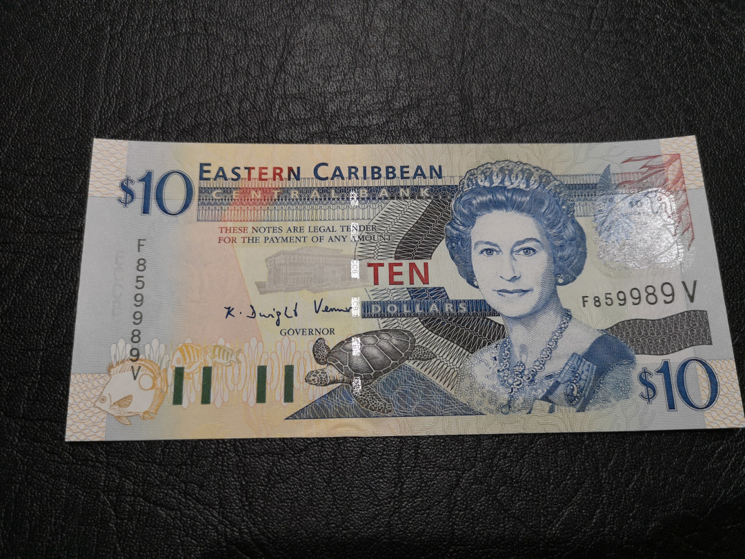 《外钞收藏家》第一百一十九期拍卖（本期106件拍品） 2010年东加勒比20、10、5 三张 小套 全新UNC