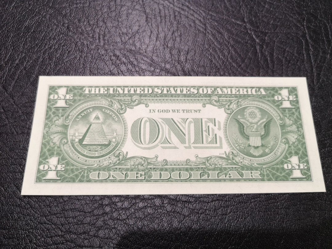 《外钞收藏家》第一百一十九期拍卖（本期106件拍品） 1957年1美元 蓝库印 全新UNC