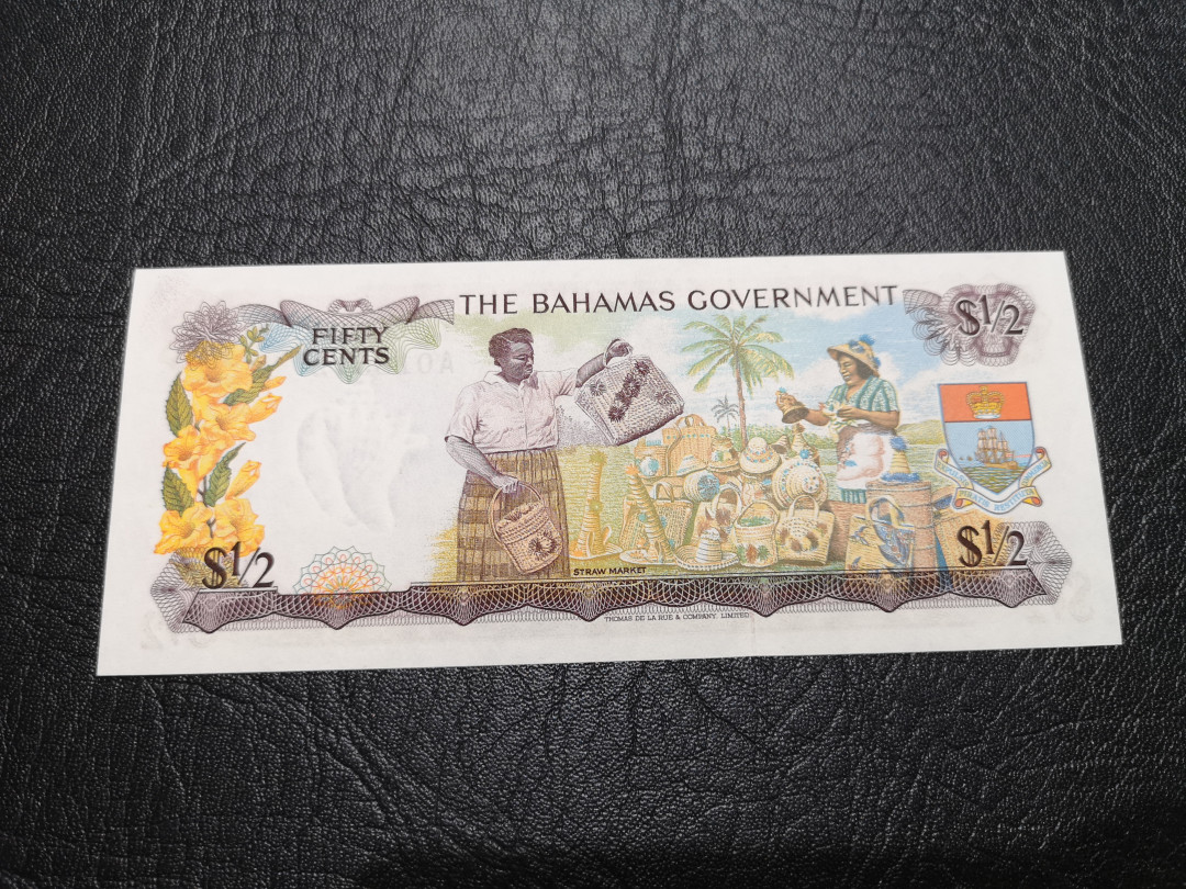 《外钞收藏家》第一百一十九期拍卖（本期106件拍品） 1965年巴哈马1/2 彩背 A冠 全新UNC