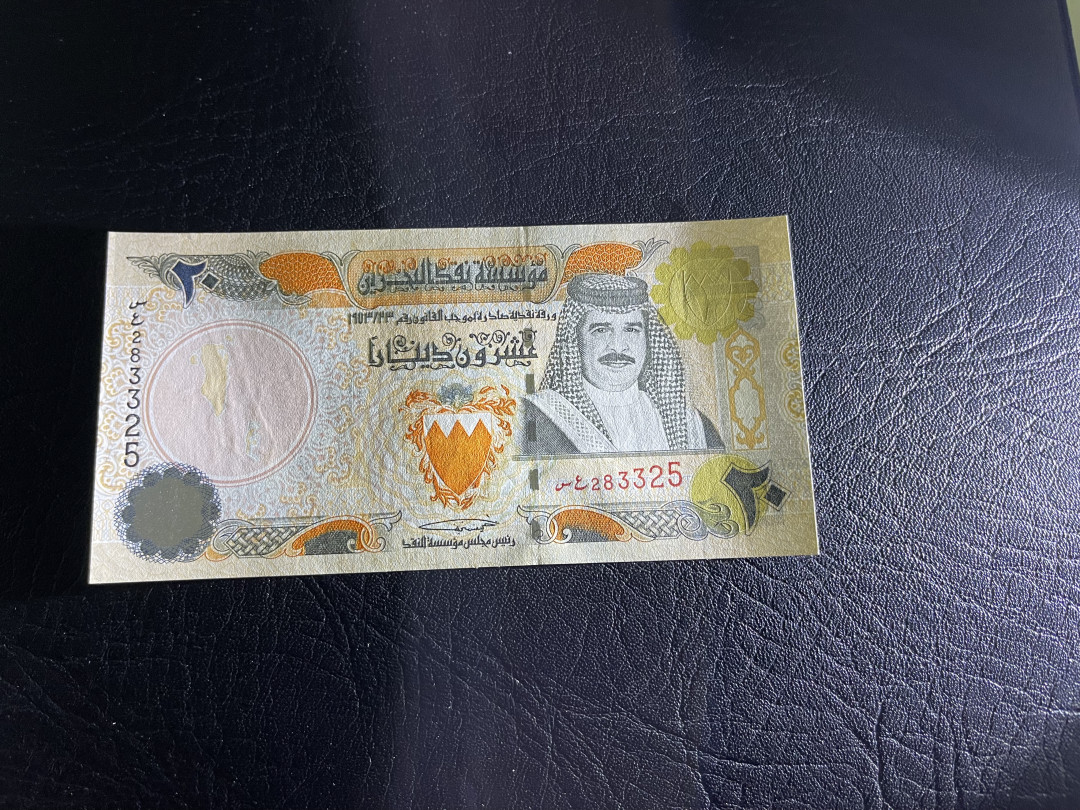 《外钞收藏家》第一百一十九期拍卖（本期106件拍品） 巴林20第纳尔  全新UNC