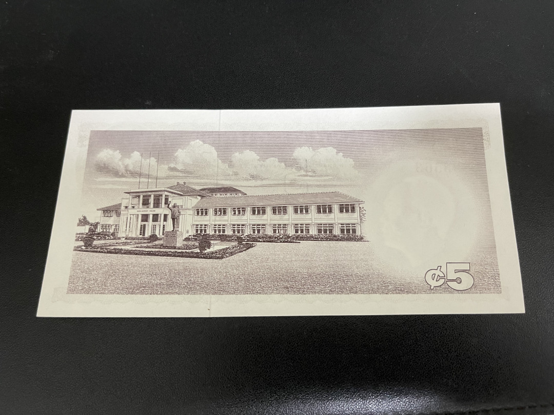 《外钞收藏家》第一百一十九期拍卖（本期106件拍品） 加纳5塞地 精致小钞 全新UNC