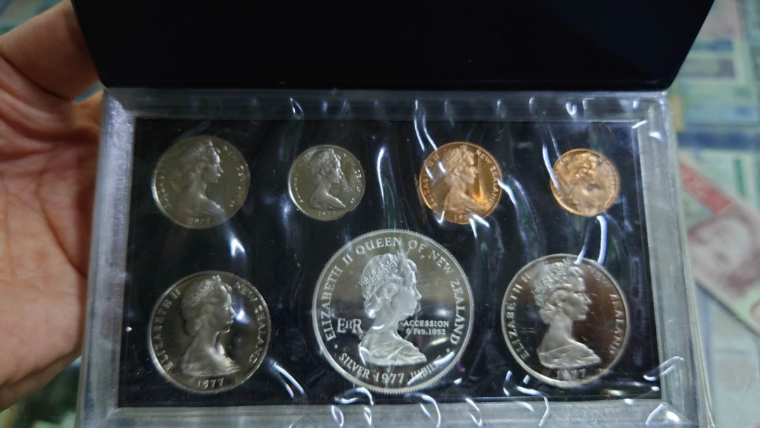 【囧羊收藏】精选微拍第35期暨2021年第二十六期 金属币专场 1977年新西兰精制硬币套装 带一个银币