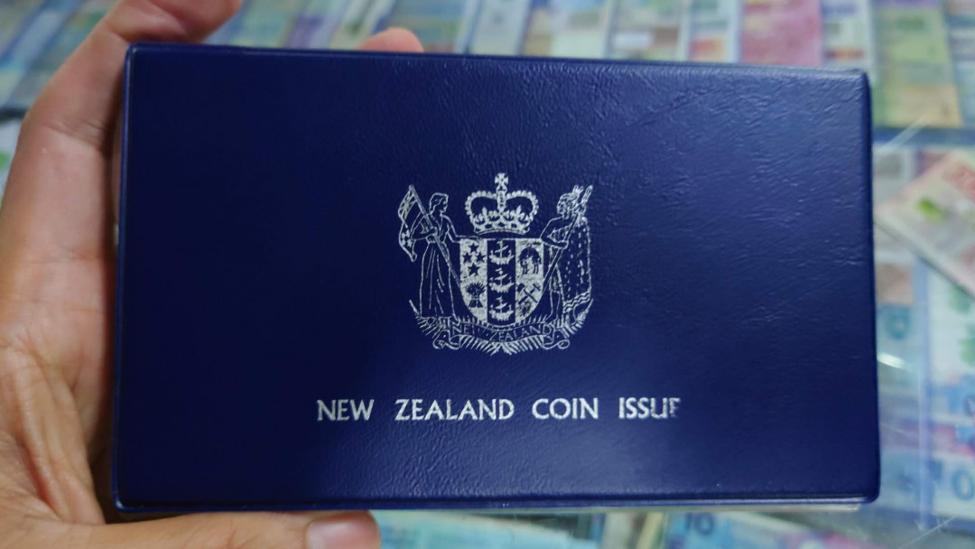 【囧羊收藏】精选微拍第35期暨2021年第二十六期 金属币专场 1977年新西兰精制硬币套装 带一个银币