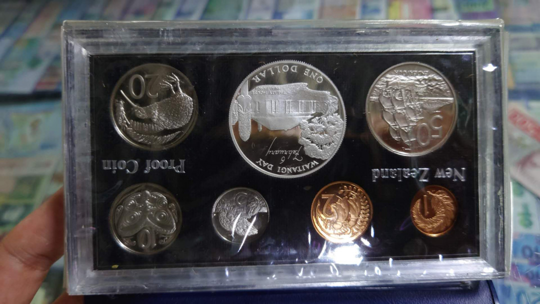 【囧羊收藏】精选微拍第35期暨2021年第二十六期 金属币专场 1977年新西兰精制硬币套装 带一个银币
