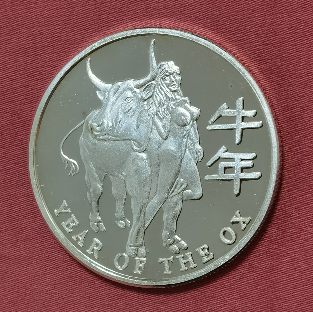 北京马甸外币专卖微拍第五十八期，外国金银币专场，陆续上新欢迎关注 新加坡铸造牛年1盎司银章