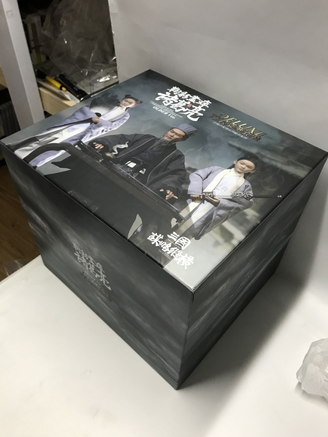 零元拍：猴厂 1/6 诸葛亮 四轮车带伞 全套 全新，不含人偶。