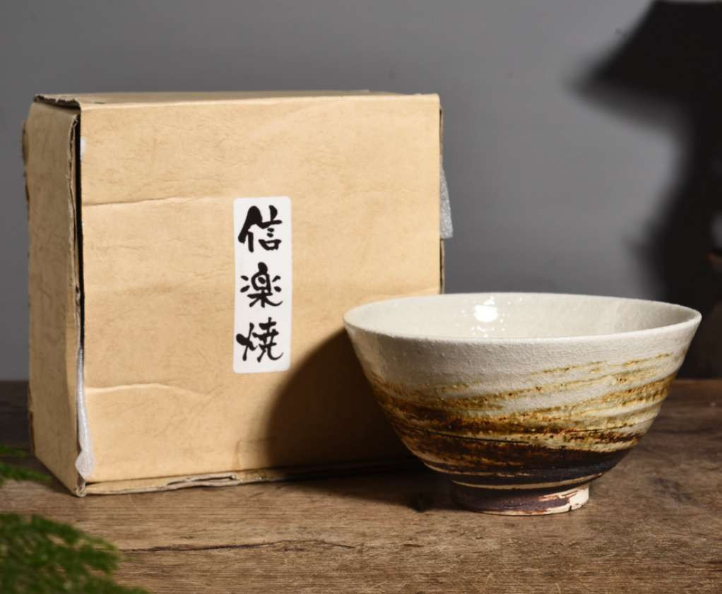 N&C 第十三期: 鉴定古瓷器试水场 【日本名烧】信楽烧茶碗 直径11.7cm 高6.2cm    带图1原装纸盒  