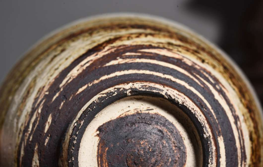 N&C 第十三期: 鉴定古瓷器试水场 【日本名烧】信楽烧茶碗 直径11.7cm 高6.2cm    带图1原装纸盒  