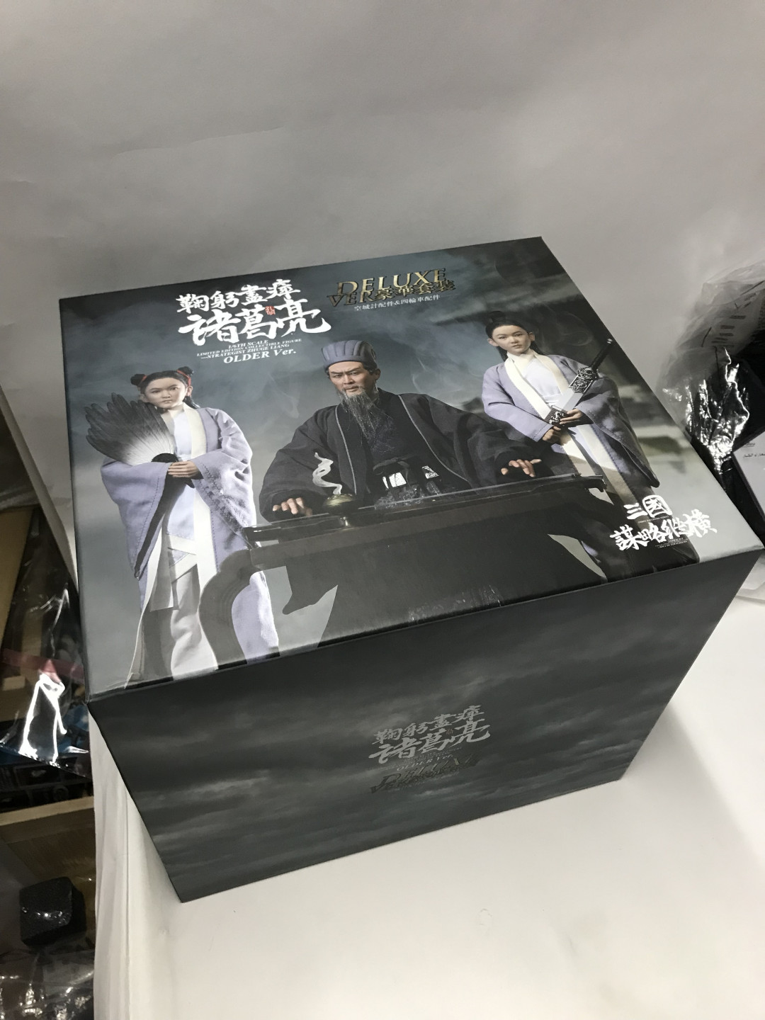 零元拍：猴厂 1/6 诸葛亮 四轮车带伞 全套 全新，不含人偶。