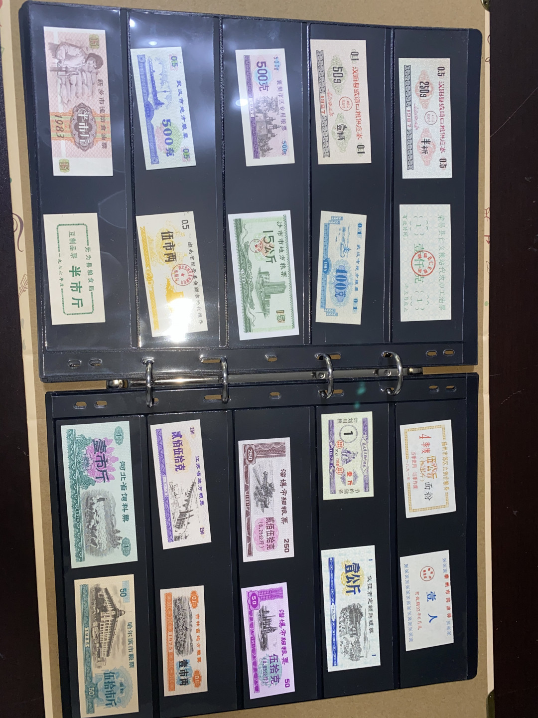 票证专拍～外钞，各地粮票油票，金融票等 拥有自己的票证册～全新全国各地粮票油票生活票证200种带册子