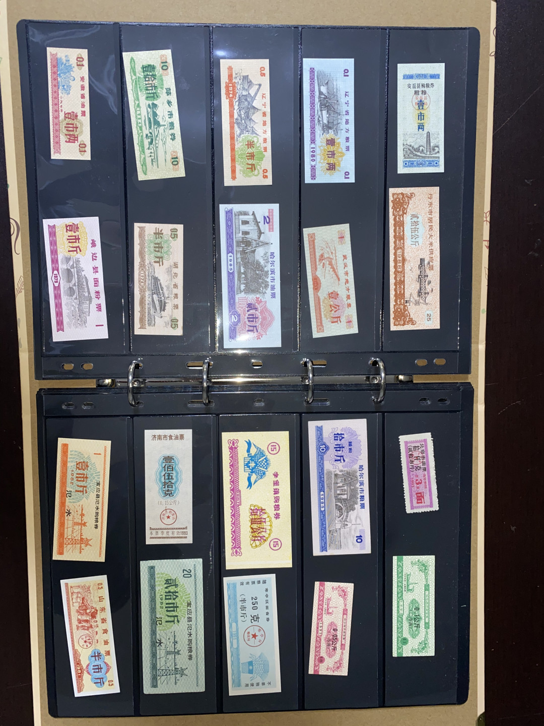 票证专拍～外钞，各地粮票油票，金融票等 拥有自己的票证册～全新全国各地粮票油票生活票证200种带册子
