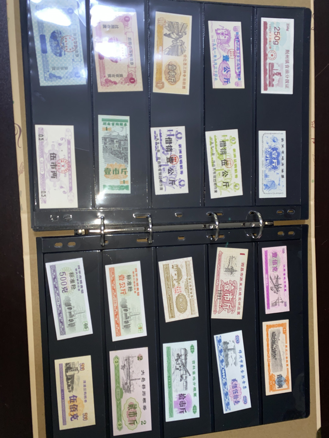 票证专拍～外钞，各地粮票油票，金融票等 拥有自己的票证册～全新全国各地粮票油票生活票证200种带册子