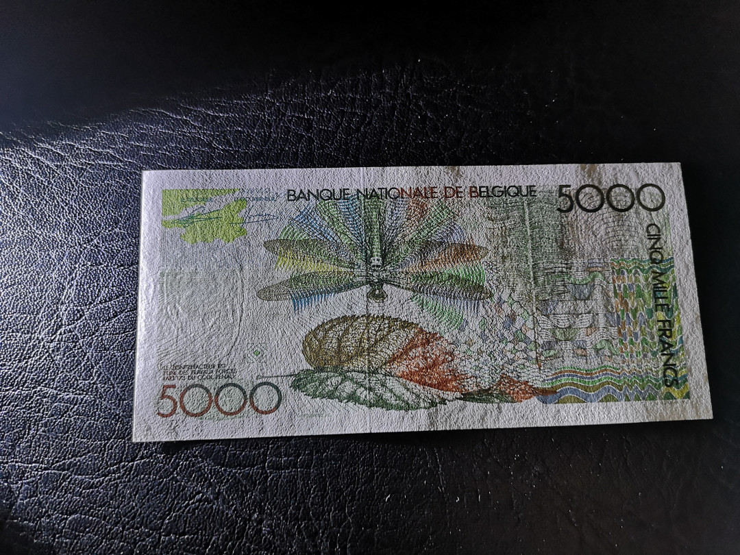 《外钞收藏家》第一百二十期拍卖 比利时倒二版5000法郎 一个角折了 其他没发现问题 参考图片