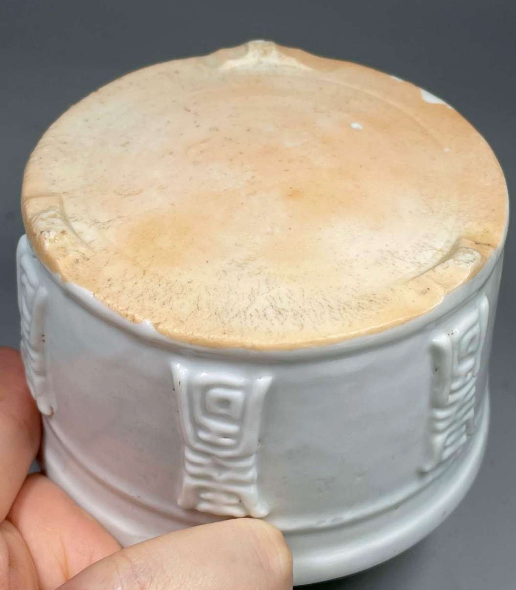 N&C 第十三期: 鉴定古瓷器试水场 清代德化窑寿字纹三足炉 闻德88 三级赔付