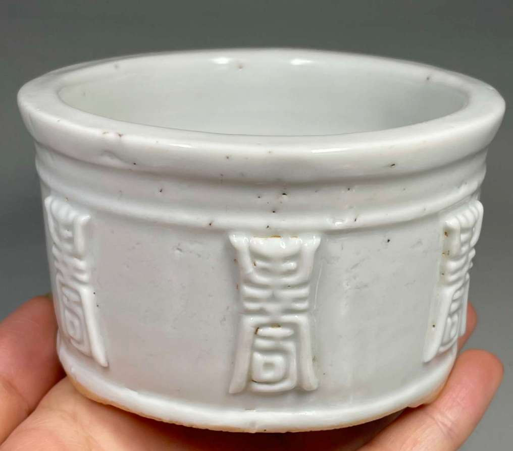 N&C 第十三期: 鉴定古瓷器试水场 清代德化窑寿字纹三足炉 闻德88 三级赔付