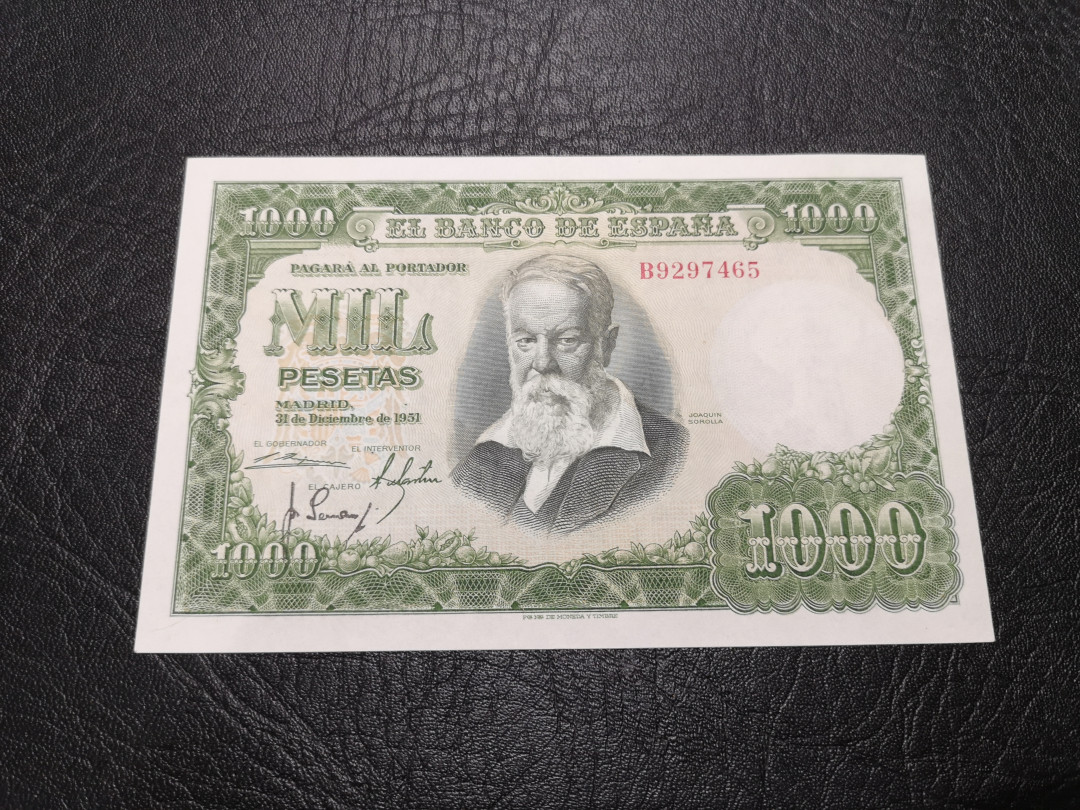 《外钞收藏家》第一百二十期拍卖 1951年西班牙1000 AU品相 有暗折 有两个针孔 整体不错