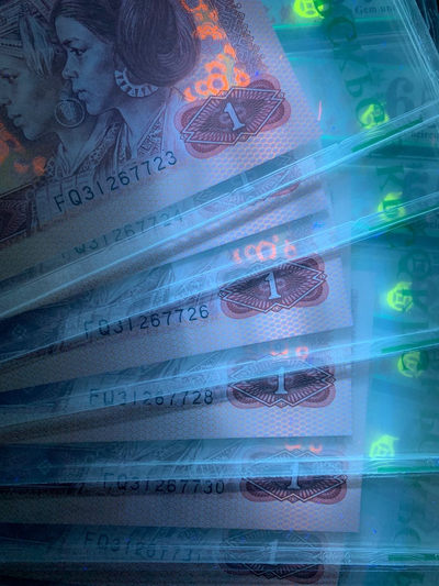 雪地情思拍场：801中国龙～强级中国龙，赤血龙鳞，金丝荧～金花王，钱坤评级高分，非常稀少，手上总共就这么多了，一次性分享，荧光非常漂亮，喜欢别错过