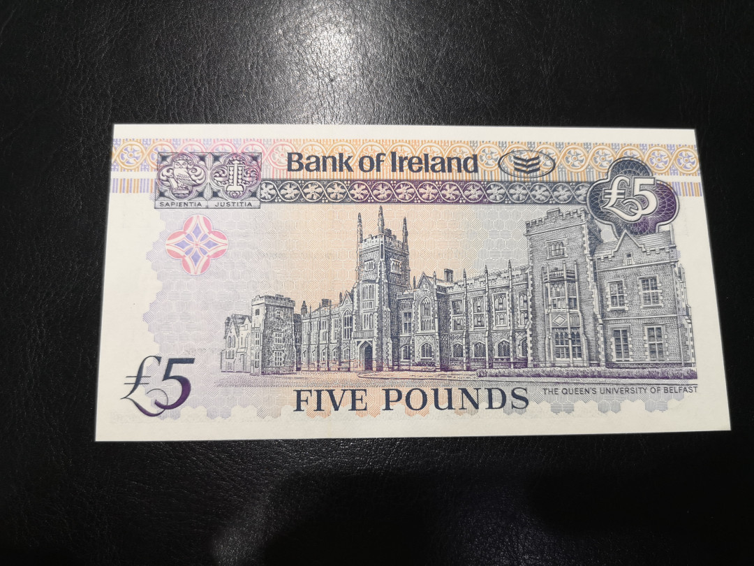 《外钞收藏家》第一百二十一期拍卖 1998年爱尔兰5镑  全新UNC AA冠