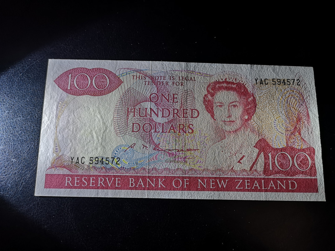 《外钞收藏家》第一百二十一期拍卖 新西兰100刀 全新UNC