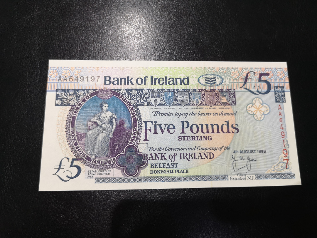 《外钞收藏家》第一百二十一期拍卖 1998年爱尔兰5镑  全新UNC AA冠