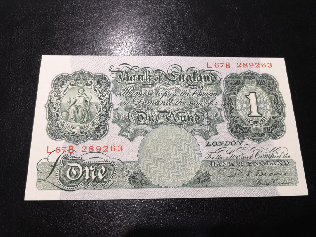 《外钞收藏家》第一百二十一期拍卖 英国A序列1镑 全新UNC 有点钞痕 如图  绿版