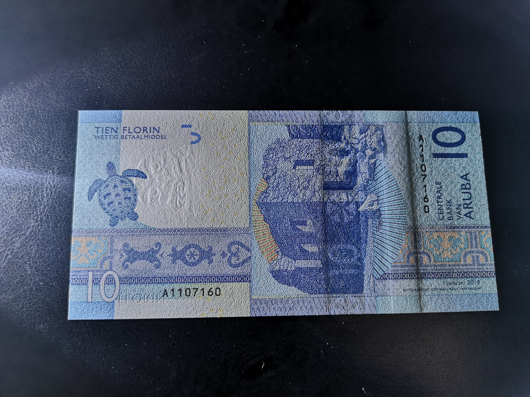 《外钞收藏家》第一百二十一期拍卖 最新版阿鲁巴10  全新UNC