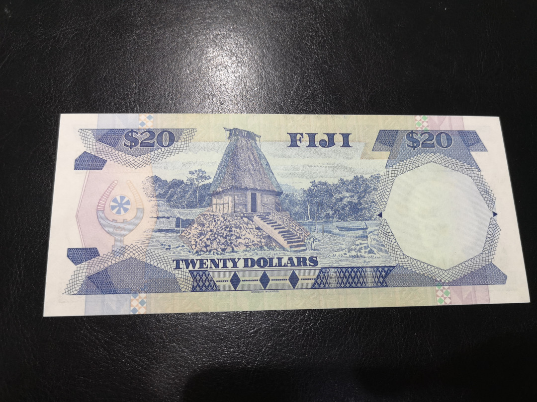 《外钞收藏家》第一百二十一期拍卖 斐济20刀 AU品相 有中折
