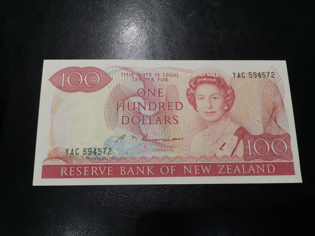 《外钞收藏家》第一百二十一期拍卖 新西兰100刀 全新UNC