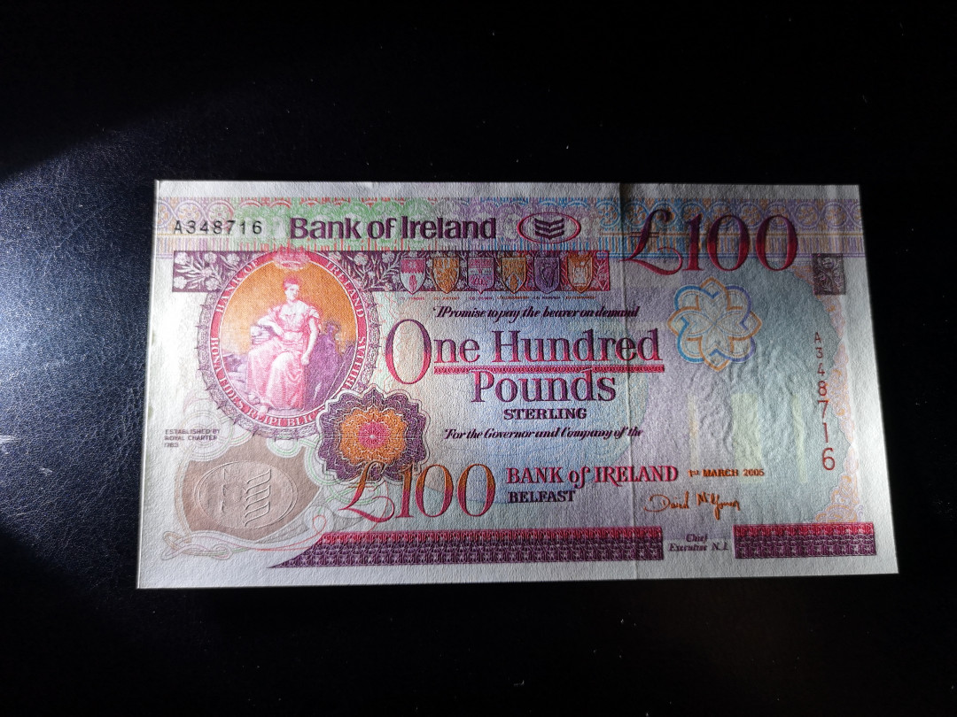 《外钞收藏家》第一百二十一期拍卖 2005年爱尔兰100镑  全新UNC A冠