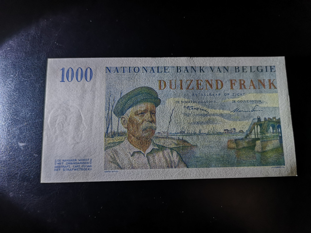 《外钞收藏家》第一百二十一期拍卖 1950年比利时1000法郎 全新 角不是很绝 其他没什么问题