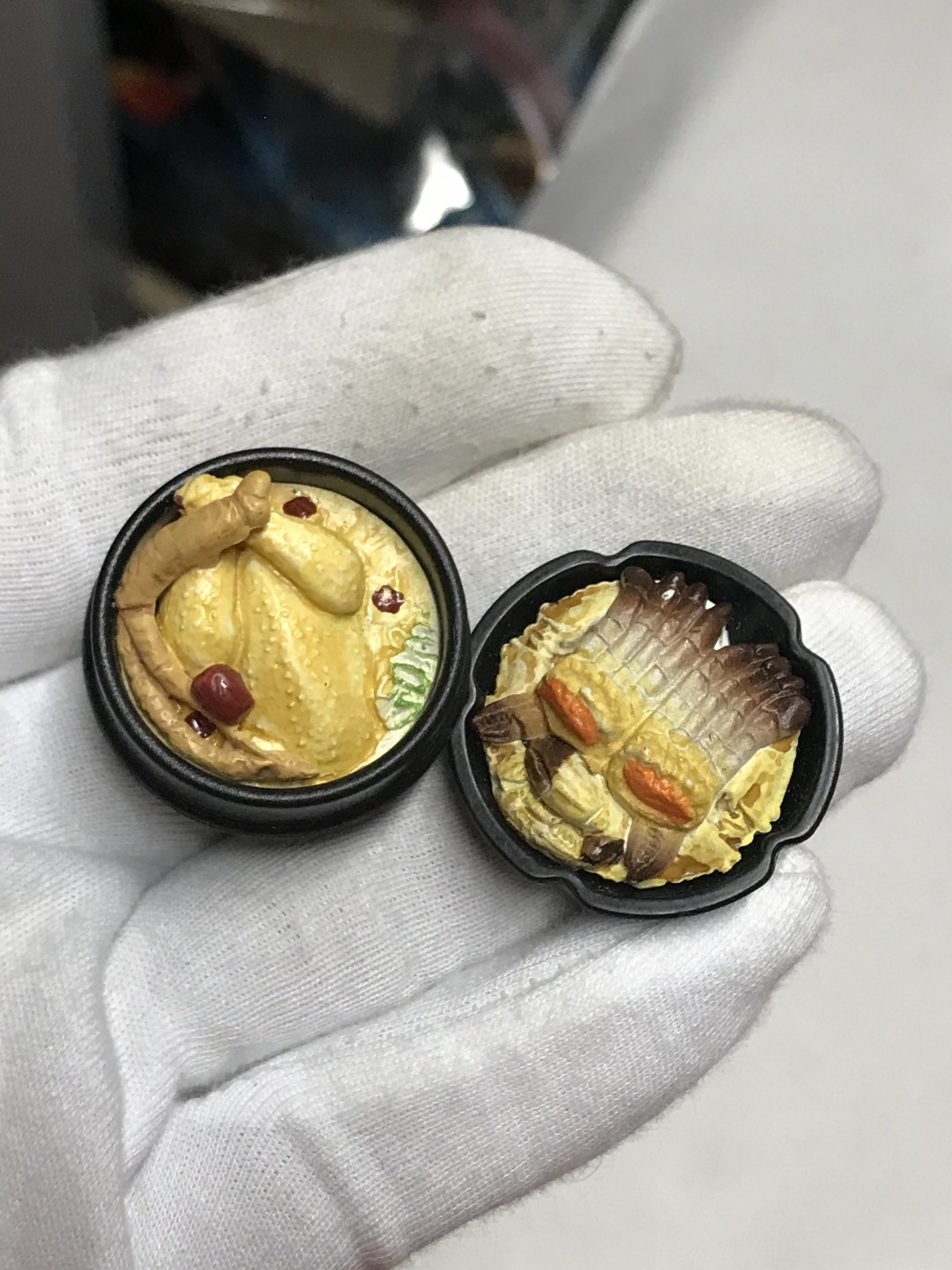 零元拍：日本美食盒蛋一套，适合搭配1：6或1：4人偶小场景，包括生蚝海鲜刺身拼盘、蛋包饭、火锅面等，十分精致有趣，无包装盒。