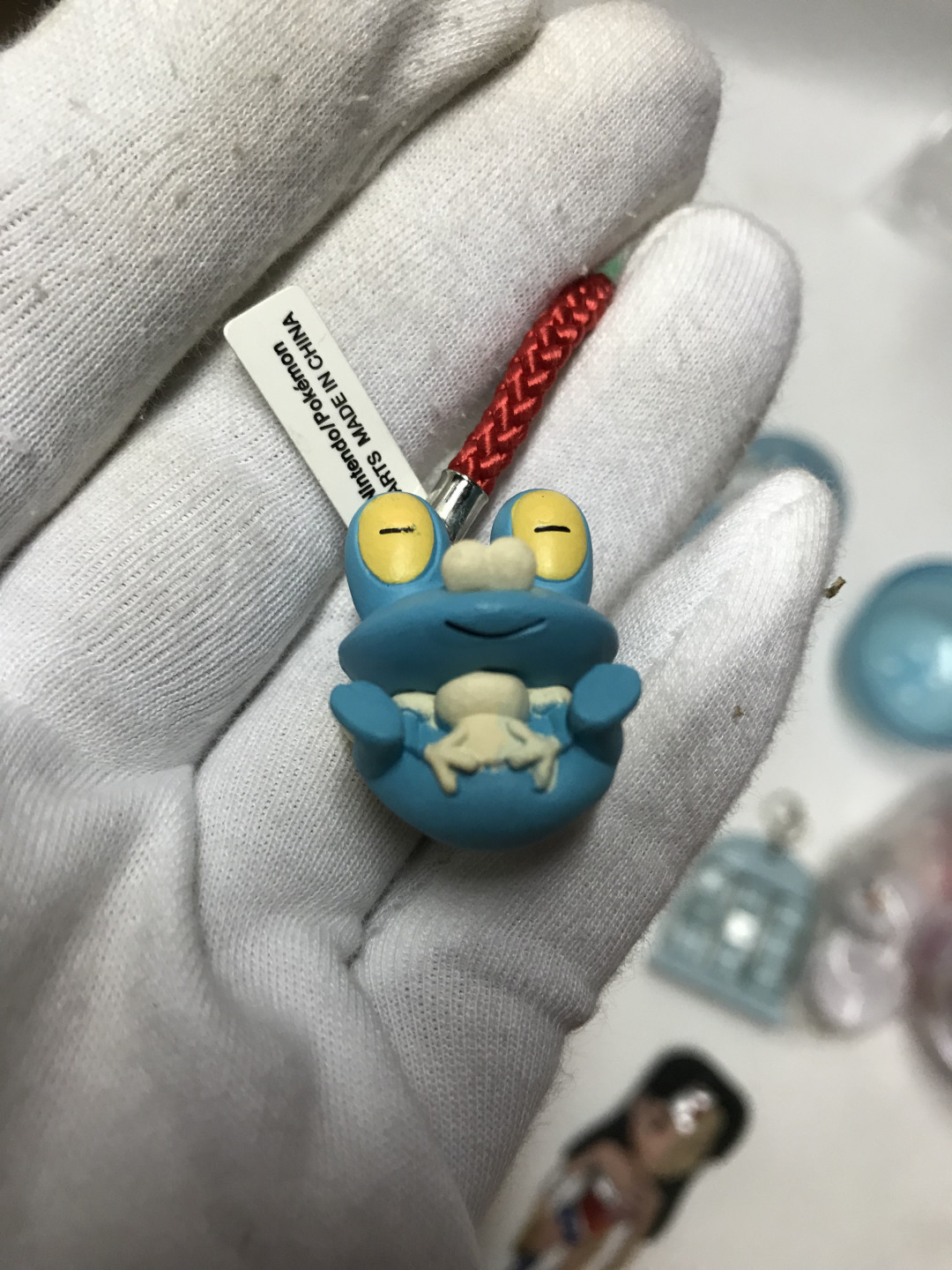 零元拍：正版扭蛋四枚，蛋纸全，拍中还送神奇女侠半解刨玩偶一枚。
