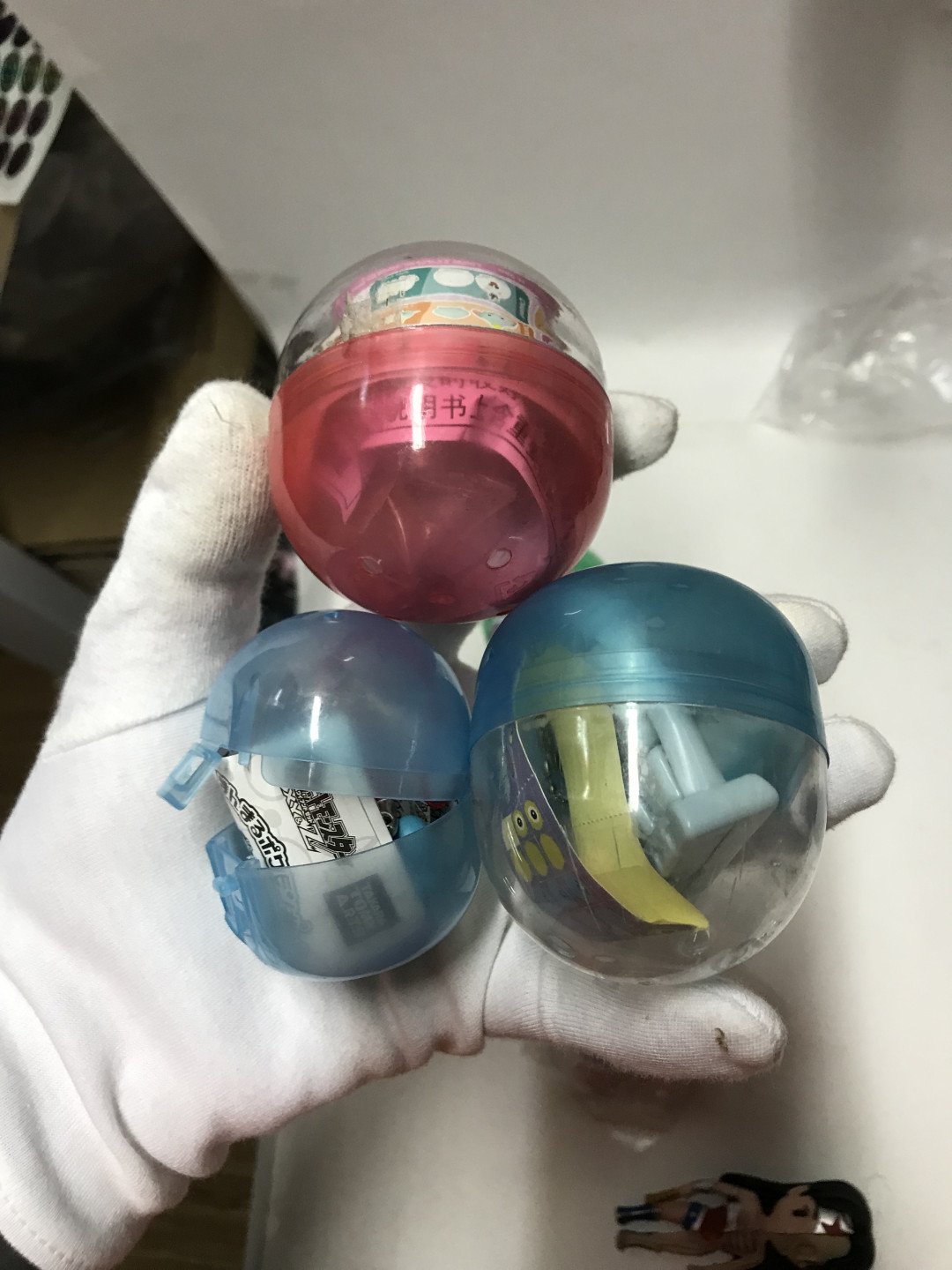 零元拍：正版扭蛋四枚，蛋纸全，拍中还送神奇女侠半解刨玩偶一枚。