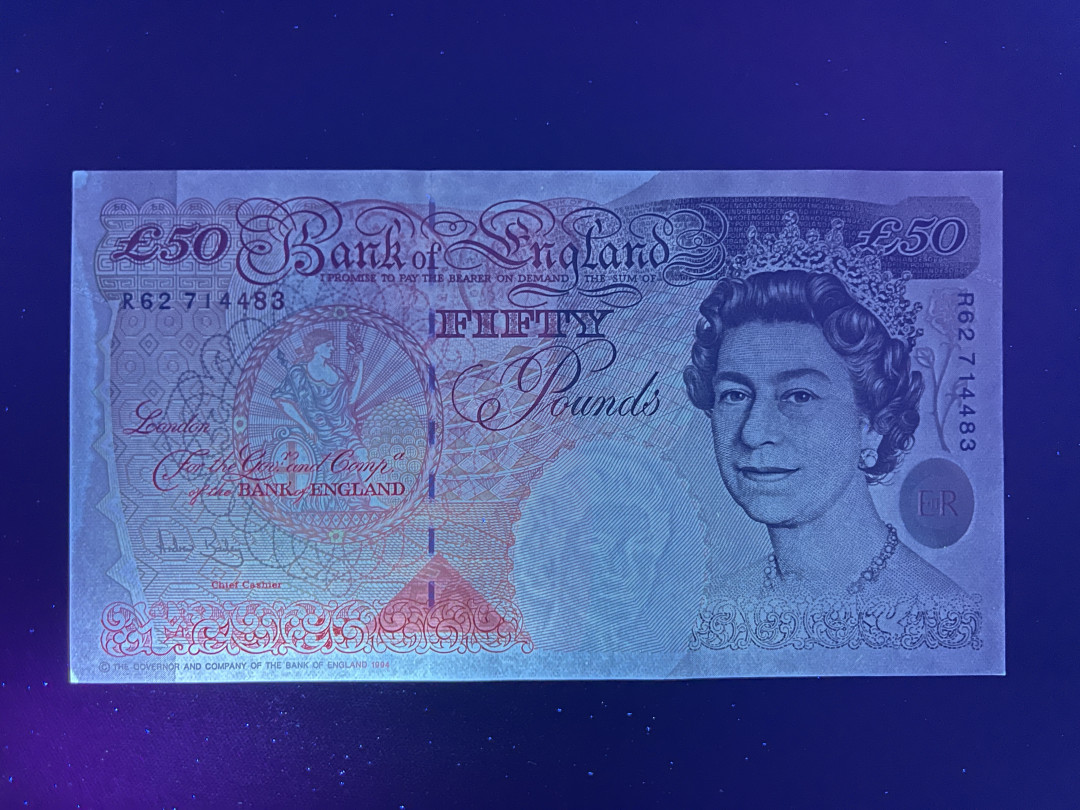 彩蛋期——外币十全十美特别场 英格兰50镑 UNC- E序列 左侧有荧光