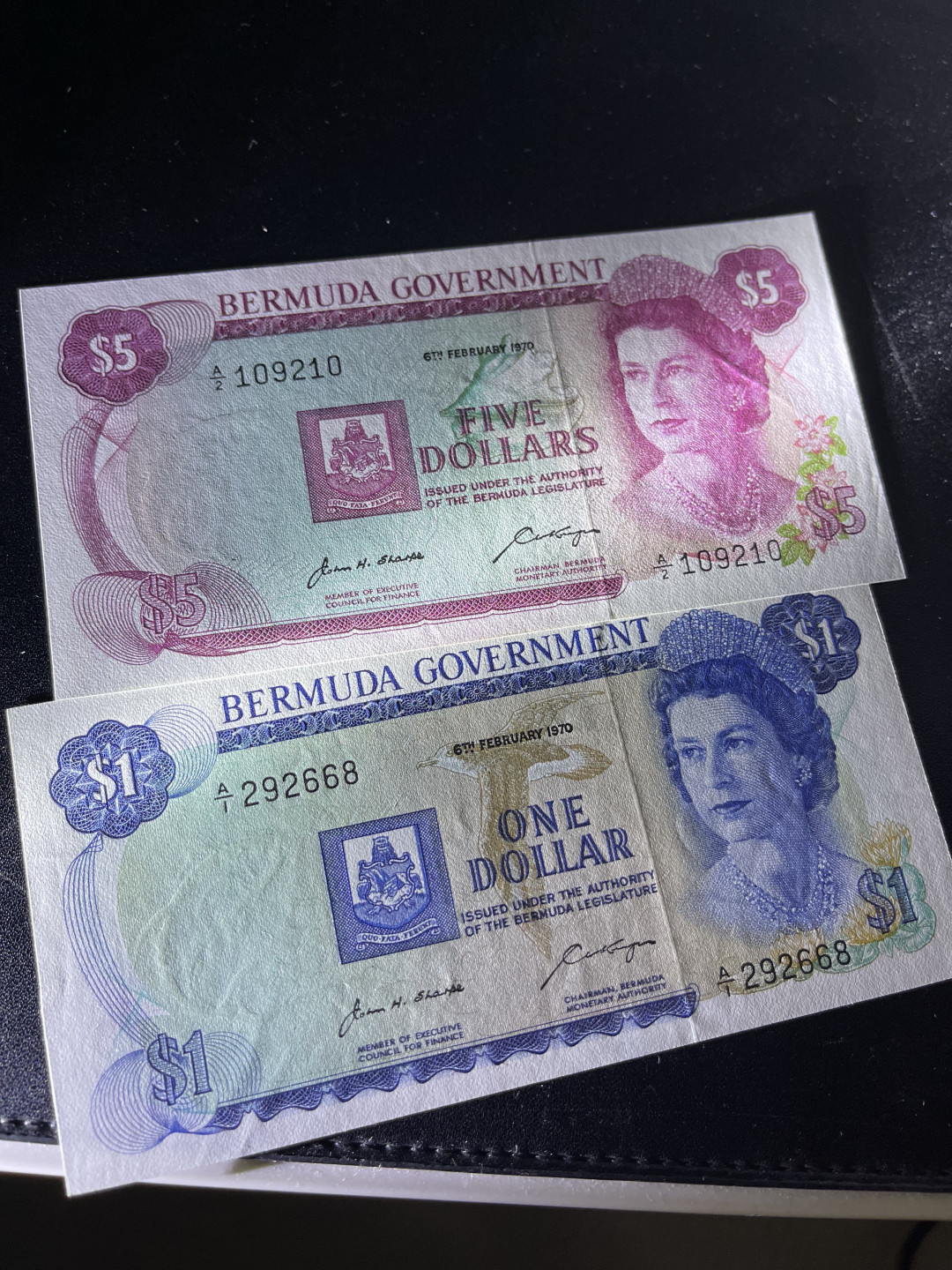 《外钞收藏家》第一百二十一期拍卖 百慕大1、5刀 两张一起 全新UNC